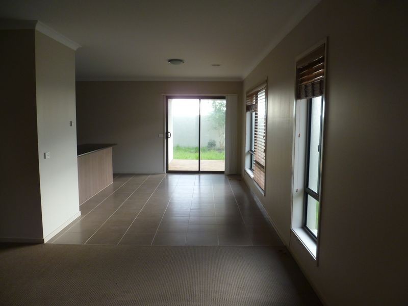 20/2 Barton Drive, Sandhurst VIC 3977