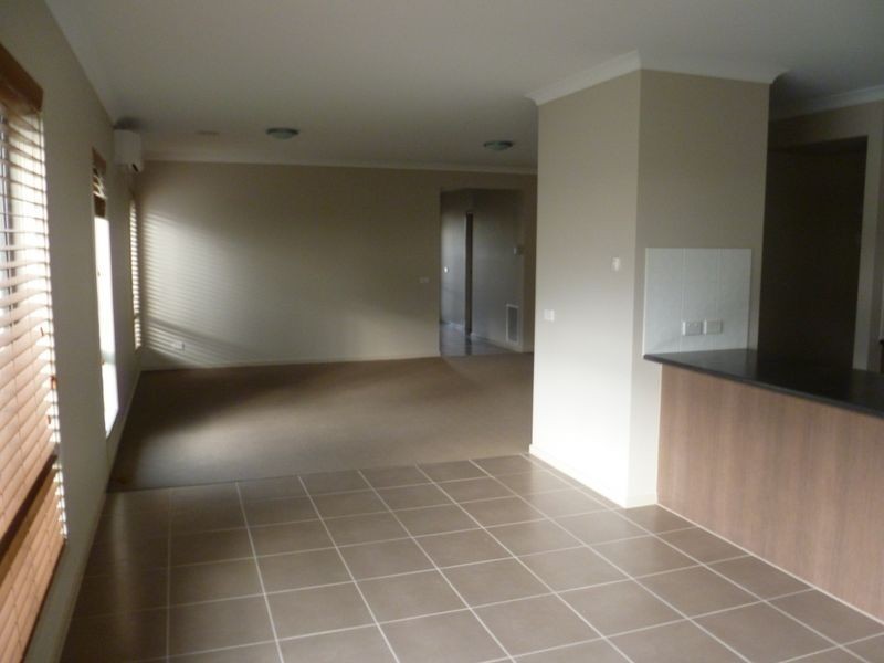 20/2 Barton Drive, Sandhurst VIC 3977