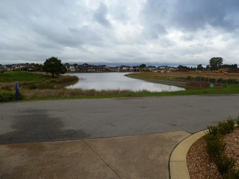 20/2 Barton Drive, Sandhurst VIC 3977