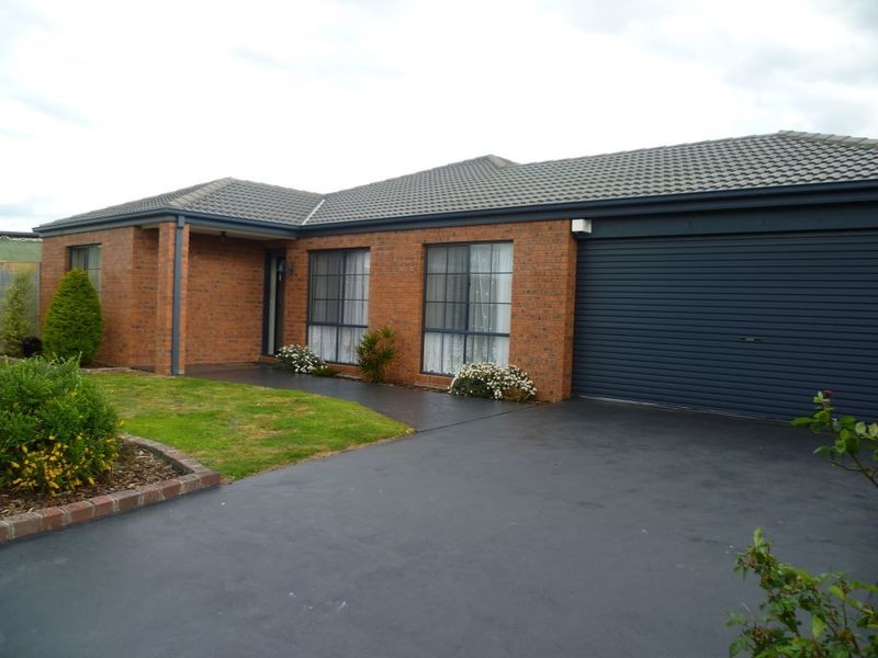 16 Rosslare Place, Cranbourne VIC 3977