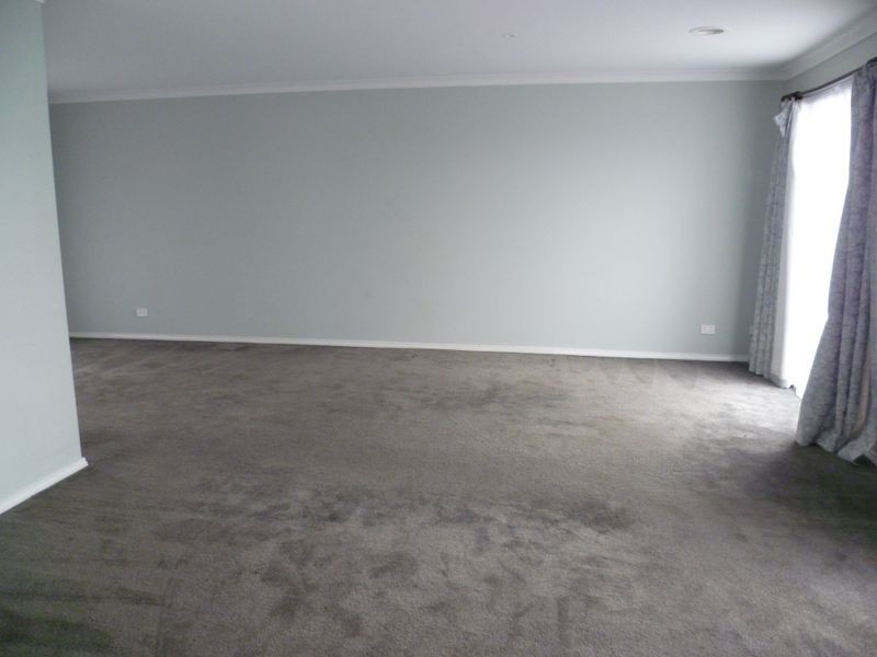 16 Rosslare Place, Cranbourne VIC 3977