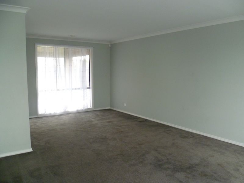 16 Rosslare Place, Cranbourne VIC 3977