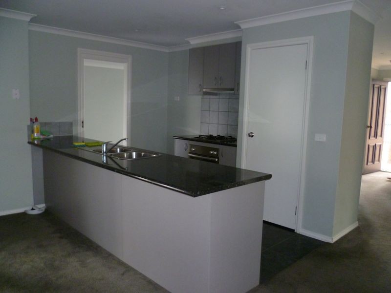 16 Rosslare Place, Cranbourne VIC 3977