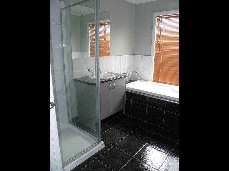 16 Rosslare Place, Cranbourne VIC 3977