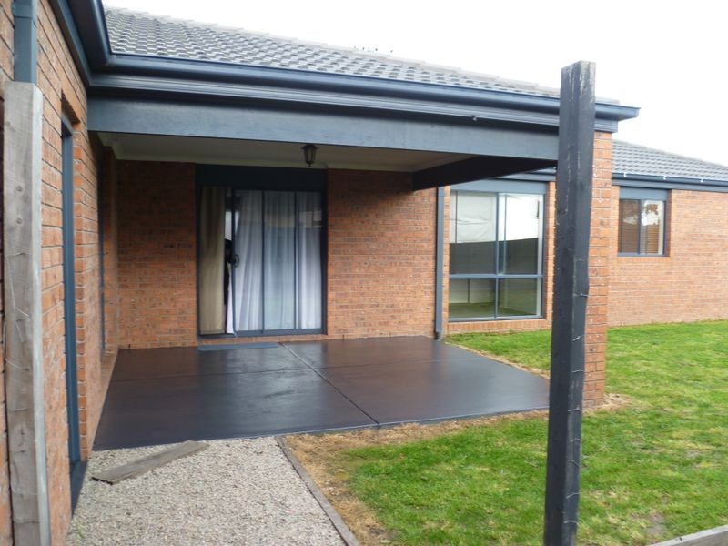 16 Rosslare Place, Cranbourne VIC 3977