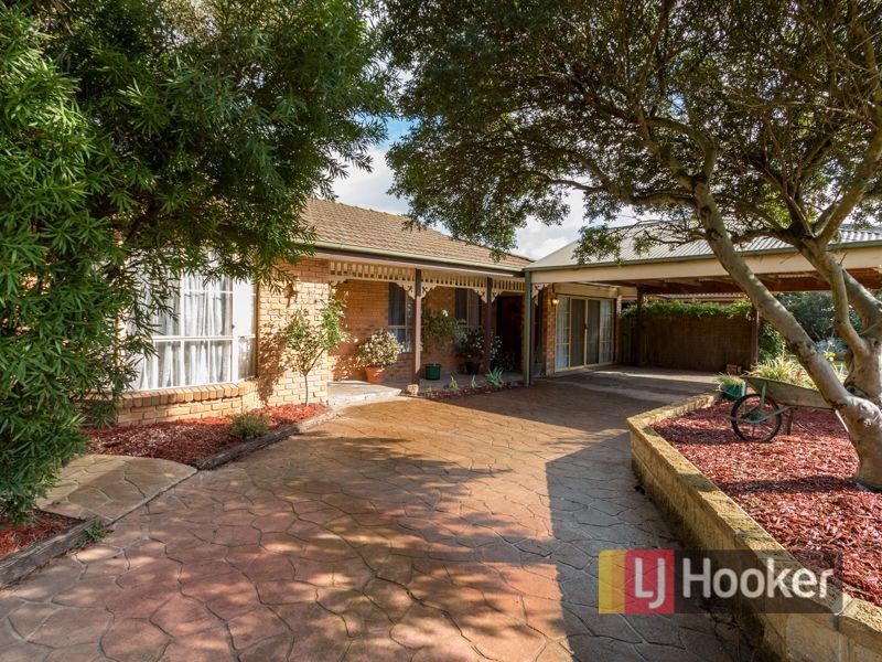 12 Lachlan Close, Cranbourne North VIC 3977