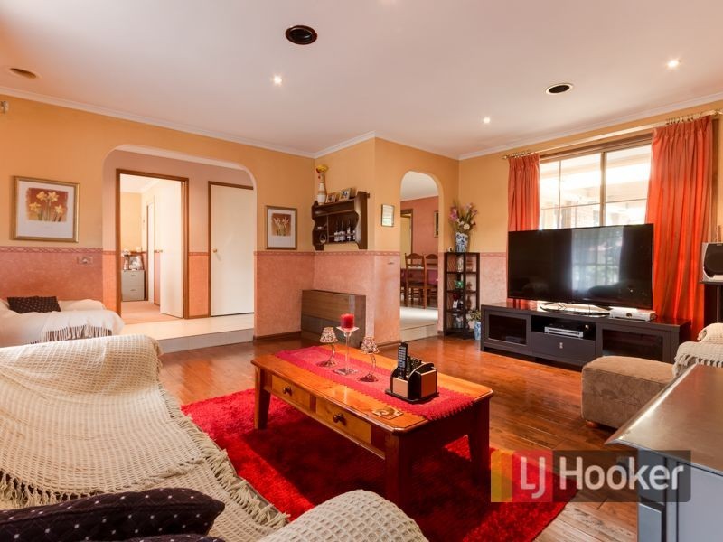 12 Lachlan Close, Cranbourne North VIC 3977