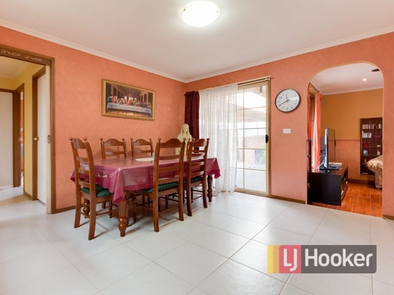 12 Lachlan Close, Cranbourne North VIC 3977