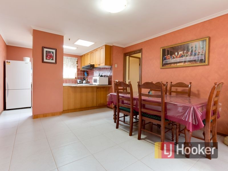 12 Lachlan Close, Cranbourne North VIC 3977