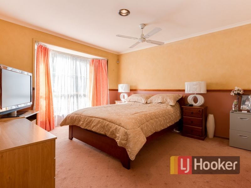 12 Lachlan Close, Cranbourne North VIC 3977