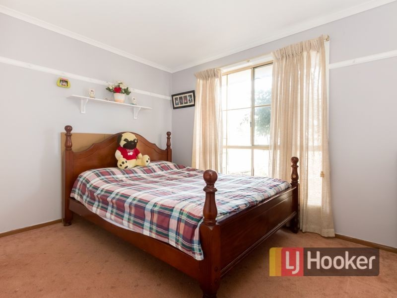 12 Lachlan Close, Cranbourne North VIC 3977