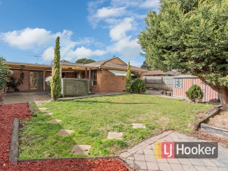 12 Lachlan Close, Cranbourne North VIC 3977