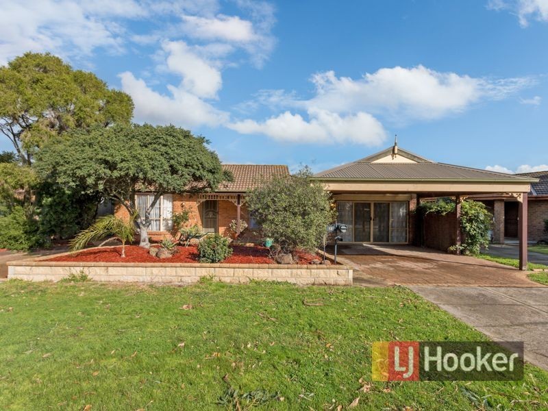 12 Lachlan Close, Cranbourne North VIC 3977