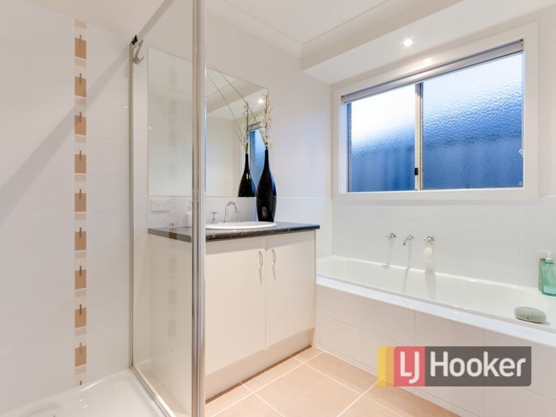 Peisley Crescent, Clyde North VIC 3978