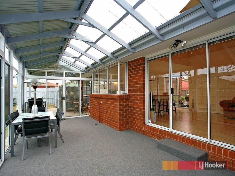 8 Vincent Court, Cranbourne VIC 3977