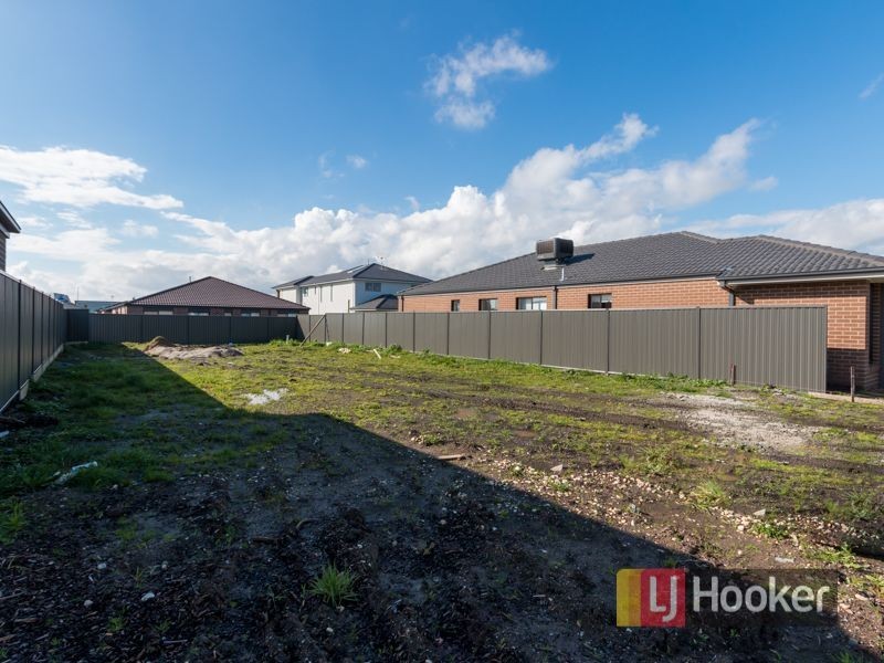 14 Clarence Place, Cranbourne East VIC 3977