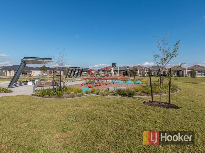 14 Clarence Place, Cranbourne East VIC 3977