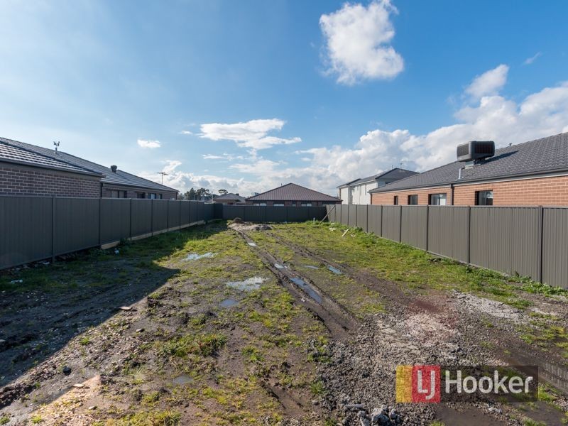 14 Clarence Place, Cranbourne East VIC 3977
