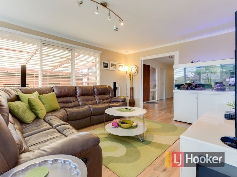 15 Dunbar Avenue, Cranbourne VIC 3977