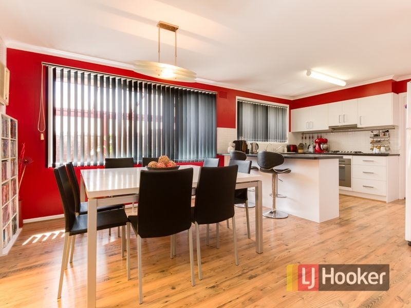 15 Dunbar Avenue, Cranbourne VIC 3977