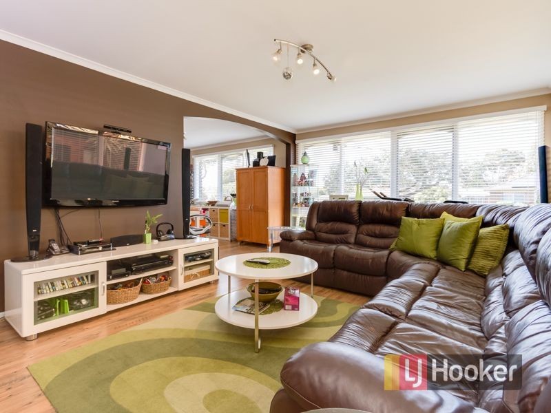 15 Dunbar Avenue, Cranbourne VIC 3977