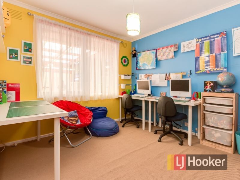 15 Dunbar Avenue, Cranbourne VIC 3977