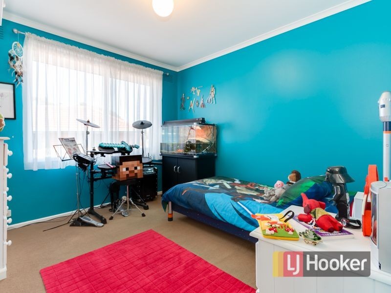 15 Dunbar Avenue, Cranbourne VIC 3977