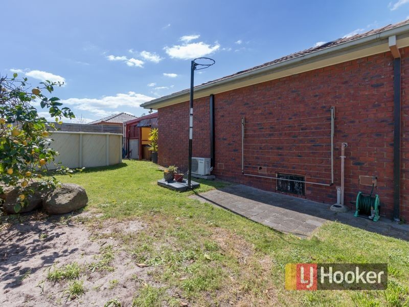 15 Dunbar Avenue, Cranbourne VIC 3977