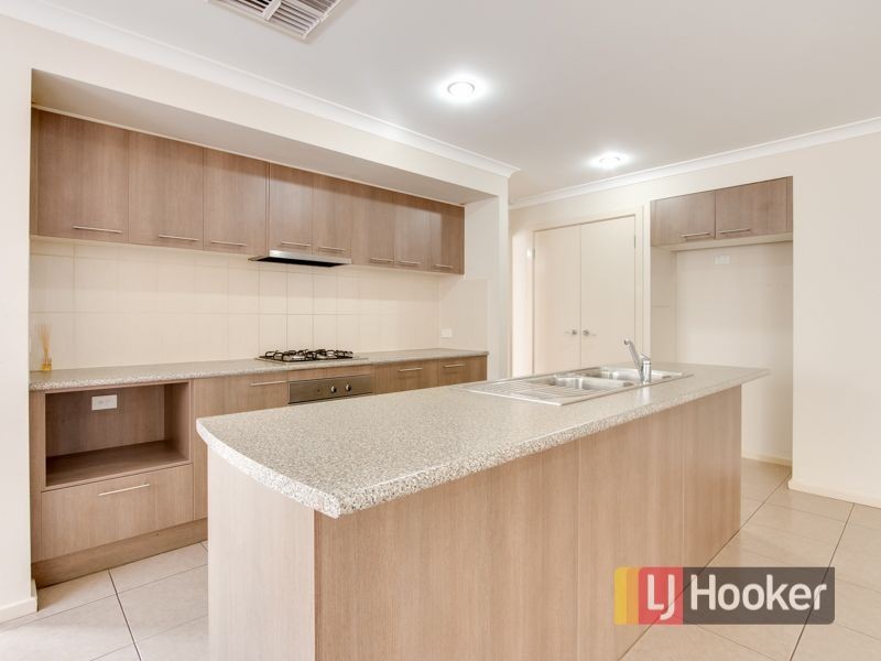 6 Tulip Grove, Cranbourne VIC 3977