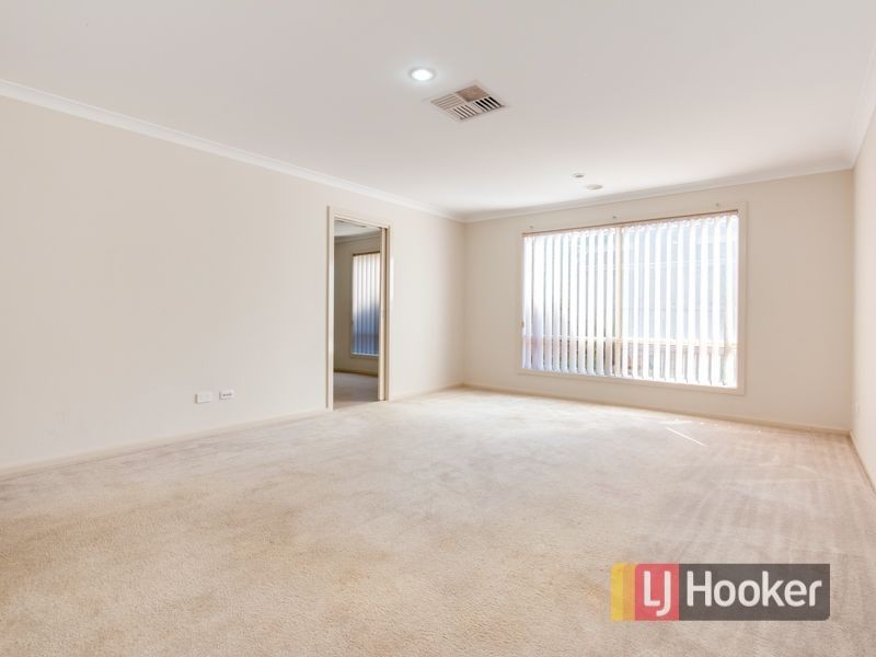 6 Tulip Grove, Cranbourne VIC 3977
