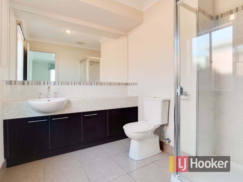 6 Tulip Grove, Cranbourne VIC 3977