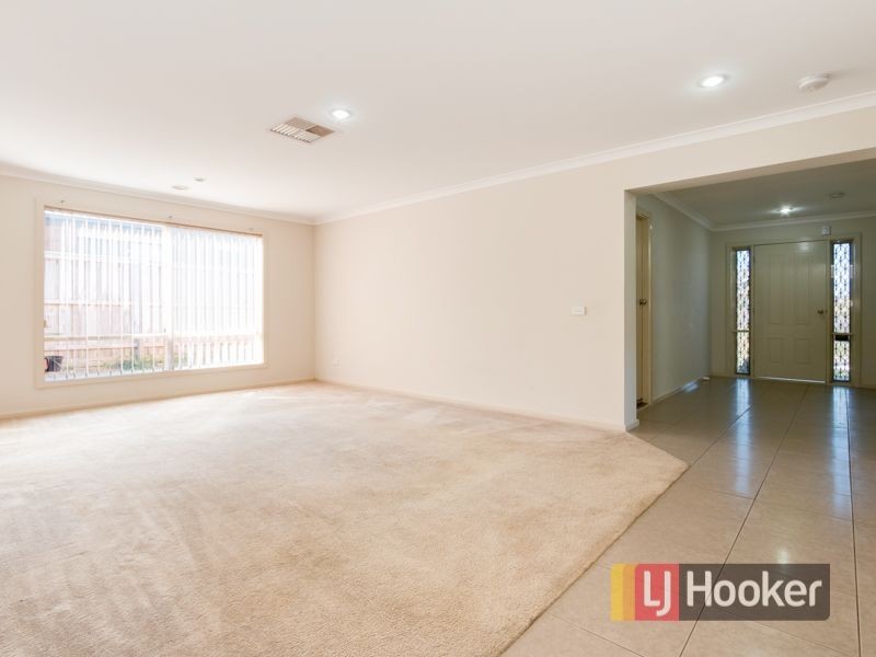 6 Tulip Grove, Cranbourne VIC 3977