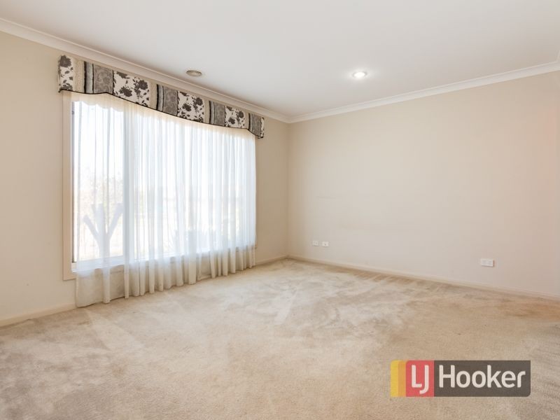 6 Tulip Grove, Cranbourne VIC 3977