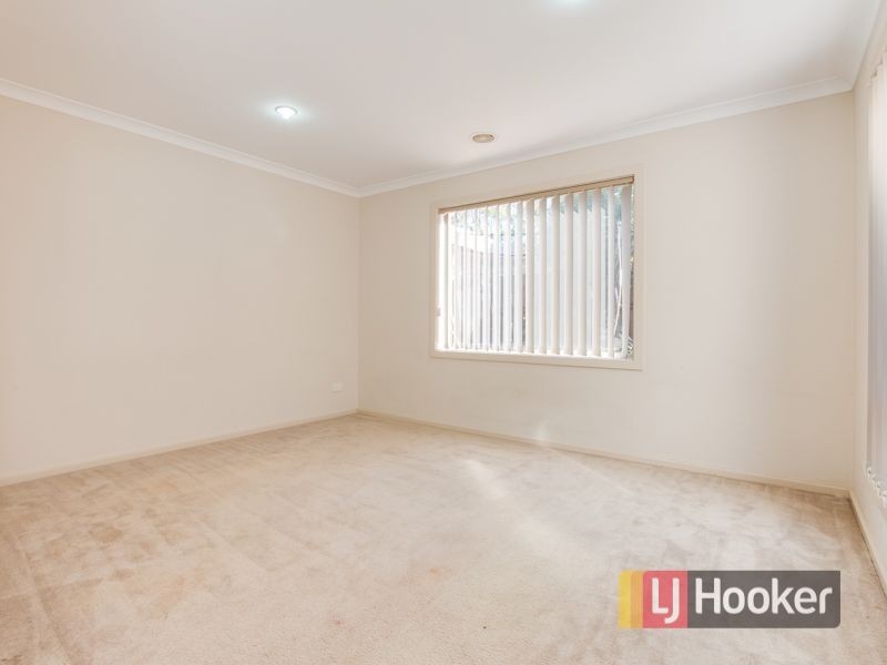 6 Tulip Grove, Cranbourne VIC 3977