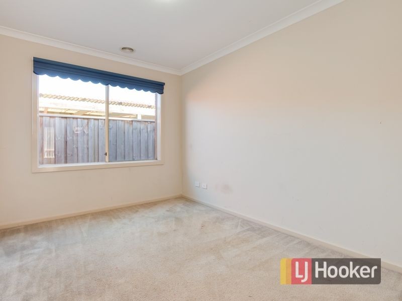 6 Tulip Grove, Cranbourne VIC 3977