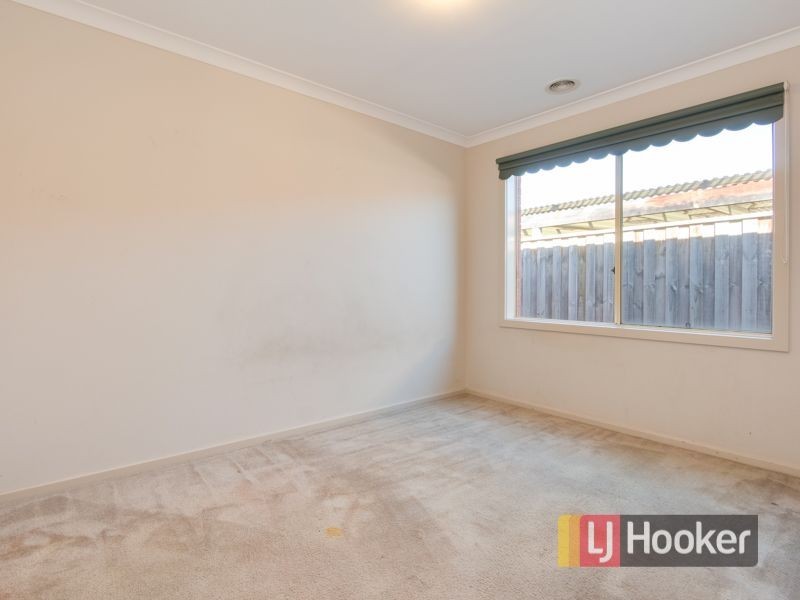 6 Tulip Grove, Cranbourne VIC 3977