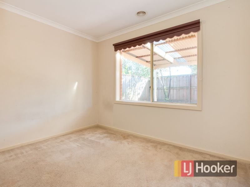 6 Tulip Grove, Cranbourne VIC 3977