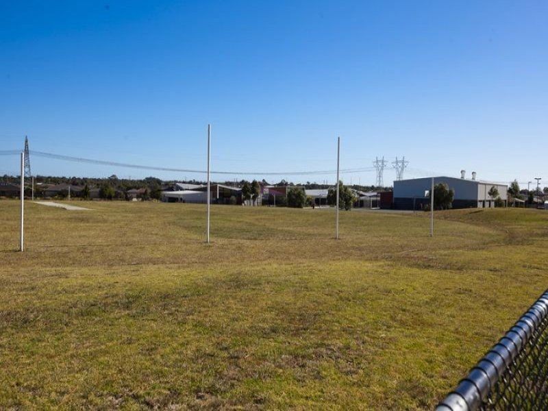 6 Tulip Grove, Cranbourne VIC 3977