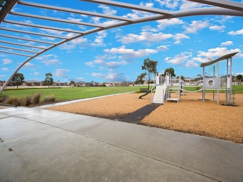 6 Tulip Grove, Cranbourne VIC 3977