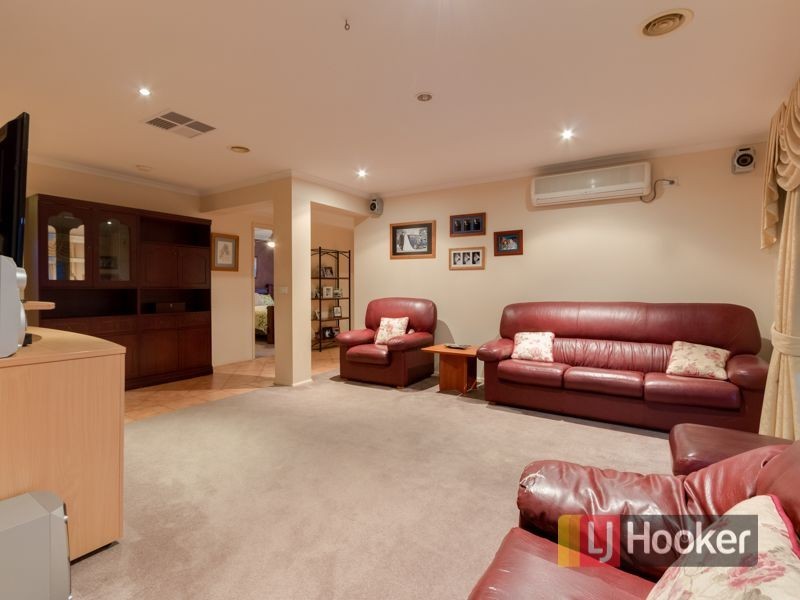 44 Mariner Close, Cranbourne North VIC 3977