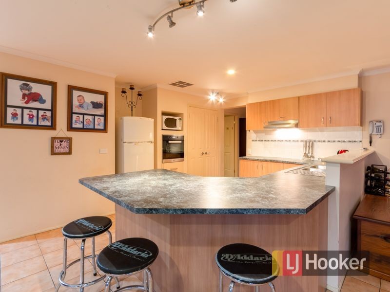 44 Mariner Close, Cranbourne North VIC 3977