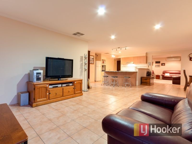 44 Mariner Close, Cranbourne North VIC 3977