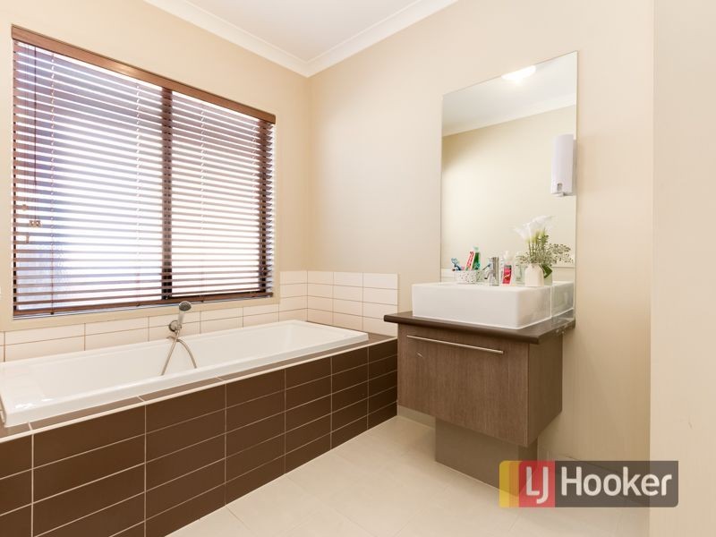 14 Sagan Drive, Cranbourne North VIC 3977