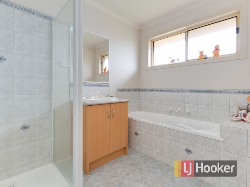 32 Fairhaven Boulevard, Cranbourne West VIC 3977