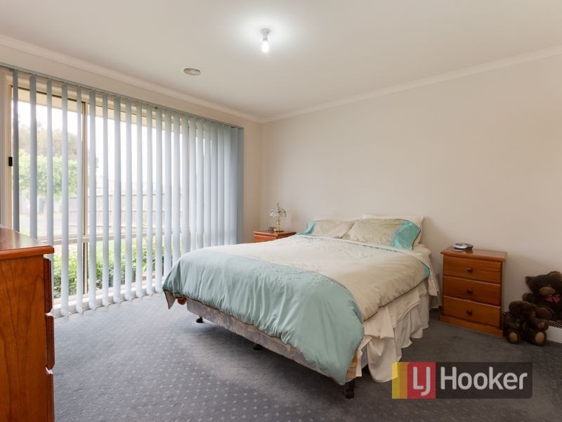 32 Fairhaven Boulevard, Cranbourne West VIC 3977