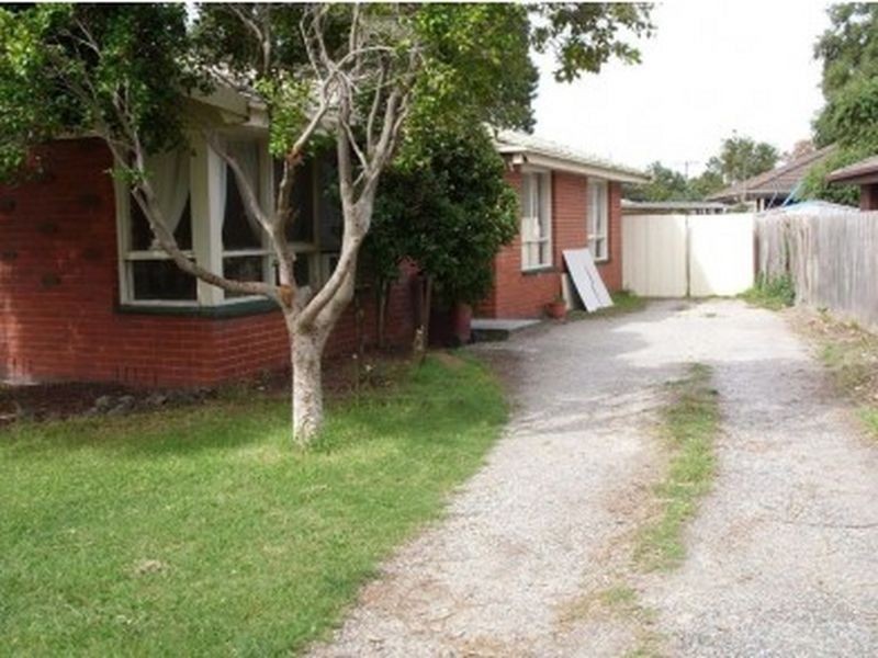 10 Fairbairn Road, Cranbourne VIC 3977