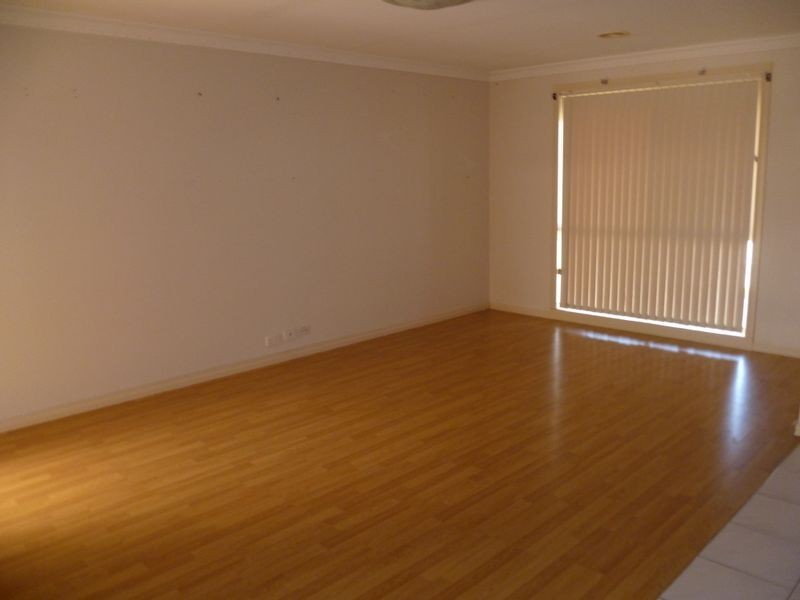 30 Manatoka Crescent, Hampton Park VIC 3976