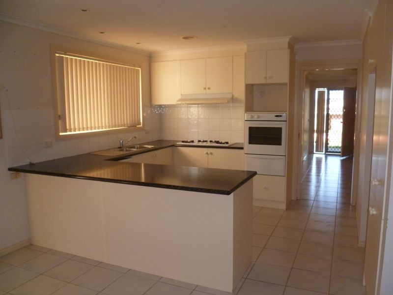 30 Manatoka Crescent, Hampton Park VIC 3976