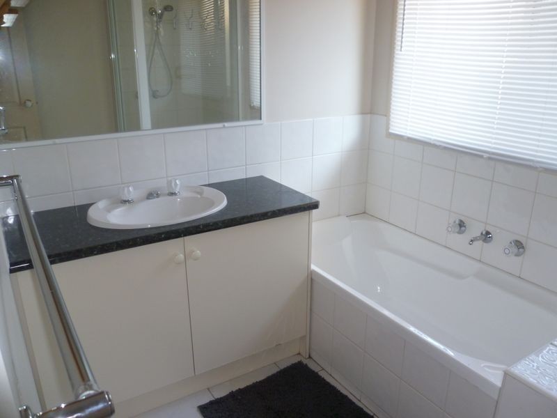 30 Manatoka Crescent, Hampton Park VIC 3976