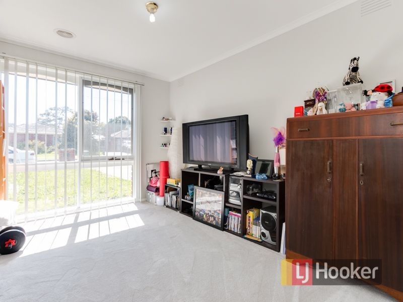 70 Clairmont Avenue, Cranbourne VIC 3977